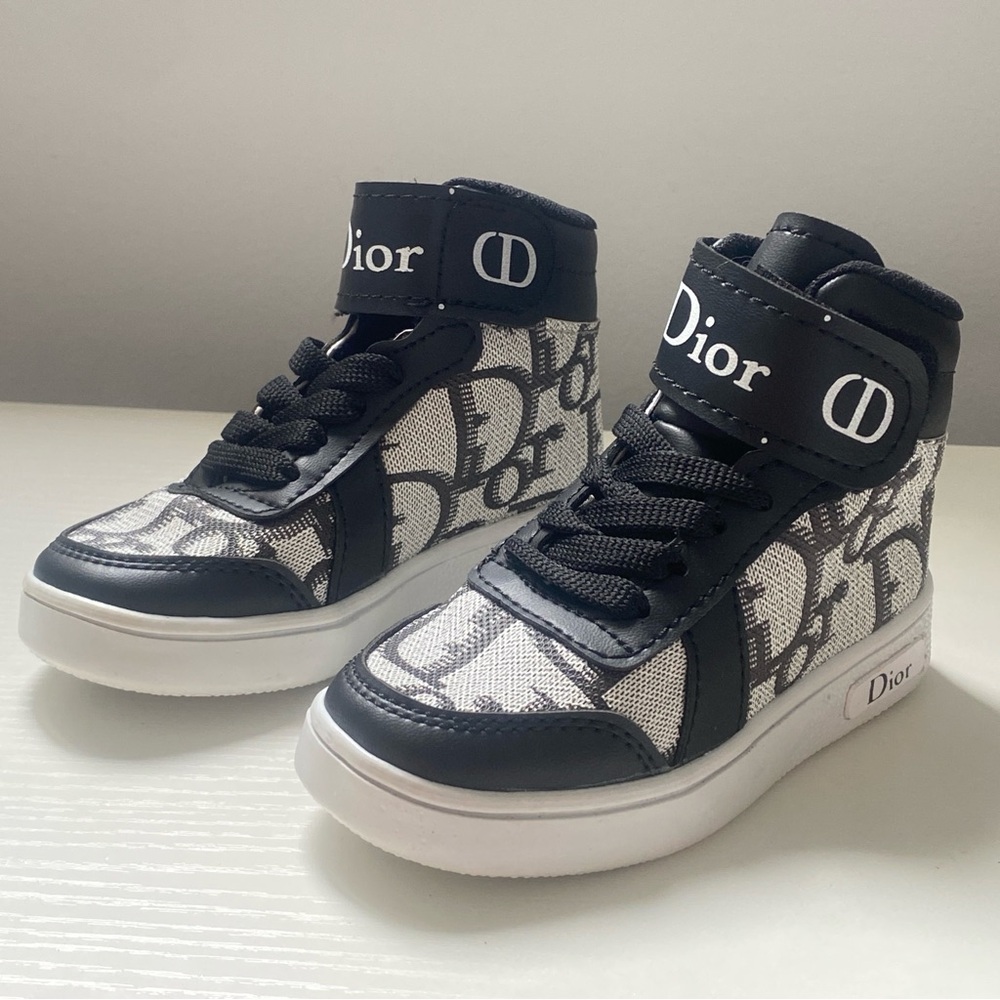 Kids Sneakers 🔥